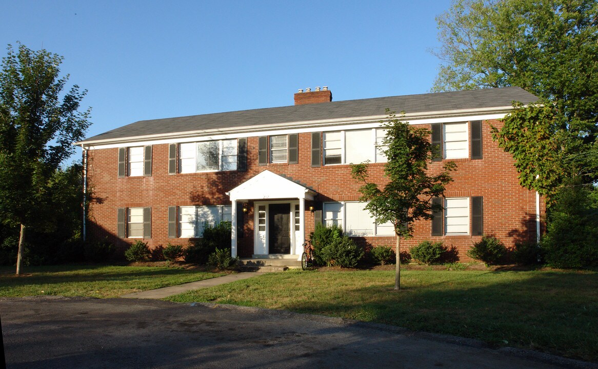 The Flats on Chenoweth in Louisville, KY - Building Photo