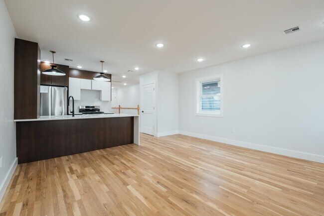 90 Hollywood Ave in East Orange, NJ - Building Photo - Building Photo