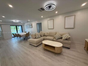 2227 Roosevelt St in Hollywood, FL - Building Photo - Building Photo