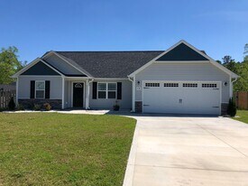 438 McCall Dr in Jacksonville, NC - Building Photo