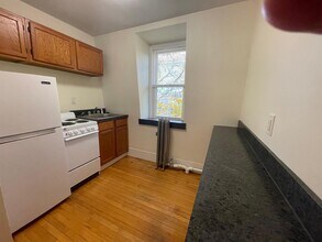 9 Moore St, Unit #2 in Somerville, MA - Foto de edificio - Building Photo