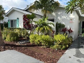 3155 Jackson Ave in Miami, FL - Foto de edificio - Building Photo