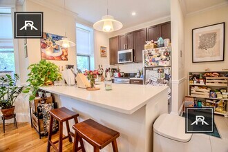 1340 Commonwealth Ave, Unit 1 in Boston, MA - Foto de edificio - Building Photo