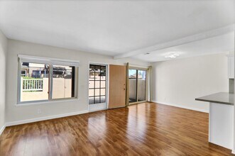 19102 Sloop Cir in Huntington Beach, CA - Building Photo - Building Photo