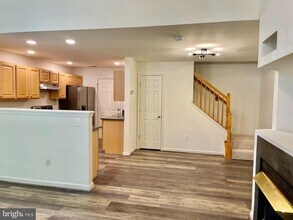 1883 Crescent Park Dr in Reston, VA - Building Photo - Building Photo