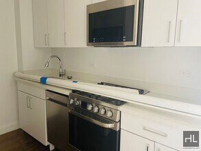 East 82nd Street in New York, NY - Building Photo - Building Photo