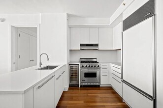 2 S End Ave in New York, NY - Building Photo - Building Photo