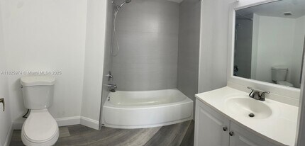 10237 NW 9th St Cir in Miami, FL - Building Photo - Building Photo