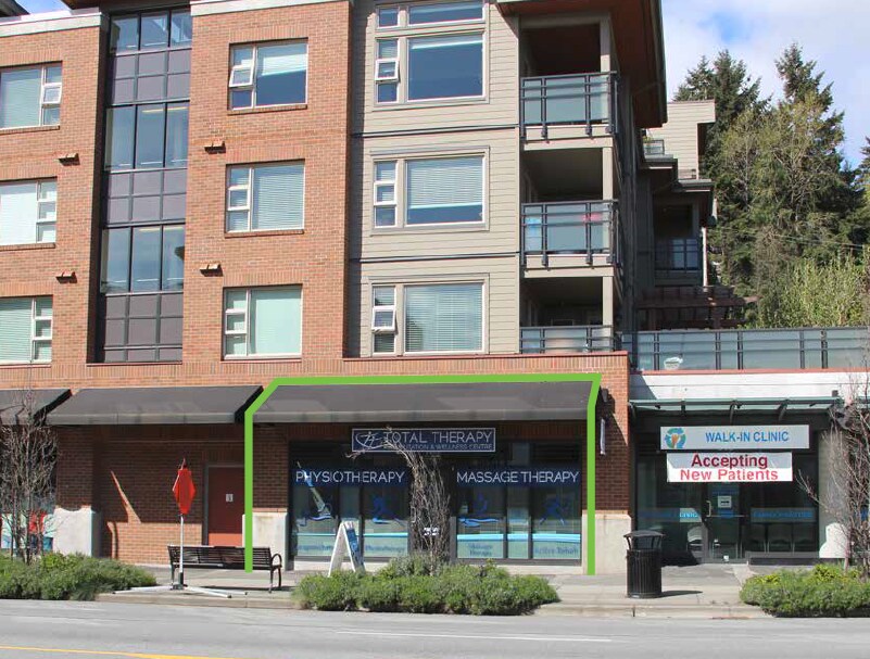 1120 Marine Dr in North Vancouver District, BC - Building Photo