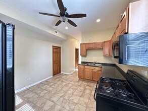 2028 N Hamlin Ave, Unit K03J in Chicago, IL - Building Photo - Building Photo