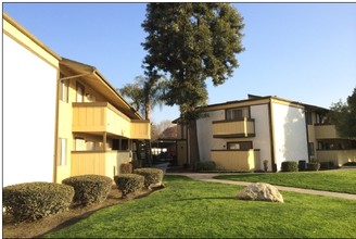 Bridgemont Terrace in Bakersfield, CA - Building Photo - Building Photo