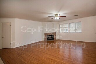 7127 Still Hollow Dr in San Antonio, TX - Building Photo - Building Photo