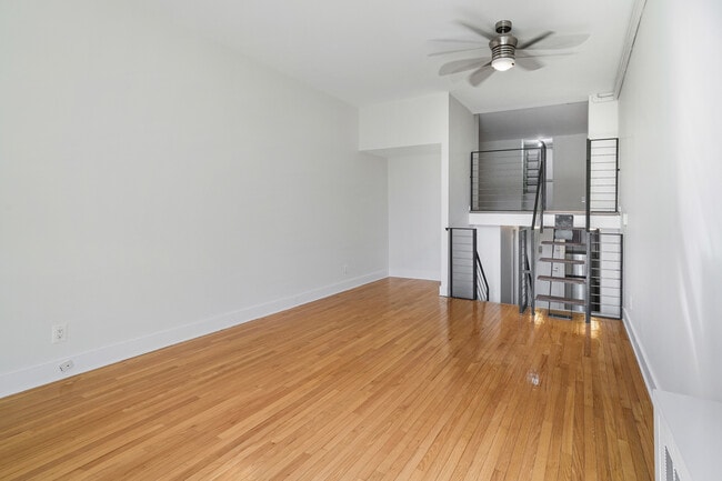 184 Thompson St in New York, NY - Building Photo - Building Photo