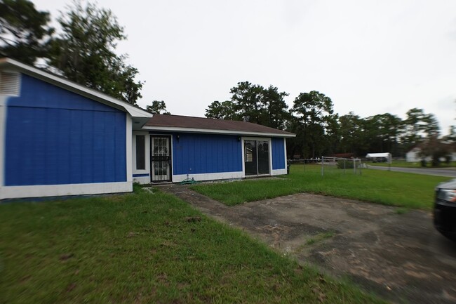 195 Cherokee Cir in Hinesville, GA - Building Photo - Building Photo