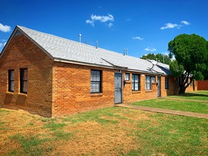 Thompson Court Apartments in Memphis, TN - Foto de edificio - Building Photo