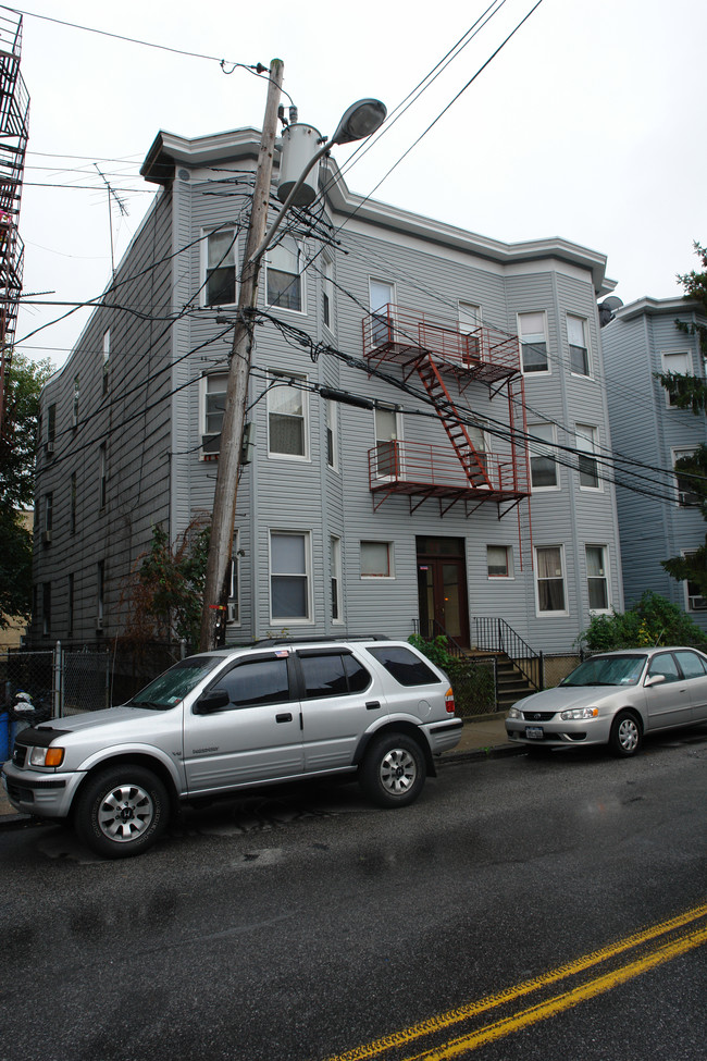 10 Radford St in Yonkers, NY - Building Photo - Building Photo