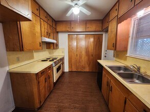 1274 Hillcrest Dr in New Braunfels, TX - Building Photo - Building Photo
