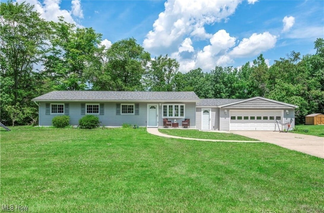 794 Robinhood Dr in Aurora, OH - Building Photo