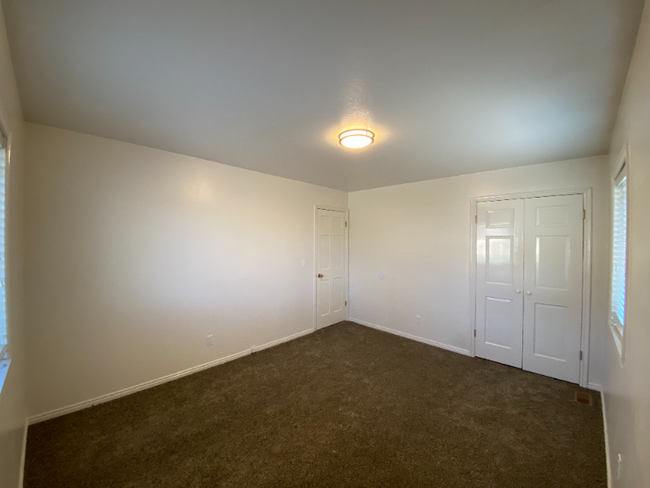 property at 986 Cedar Knolls W