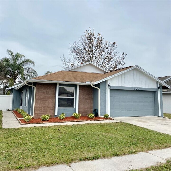 5305 Flying Eagle Ln in Kissimmee, FL - Building Photo
