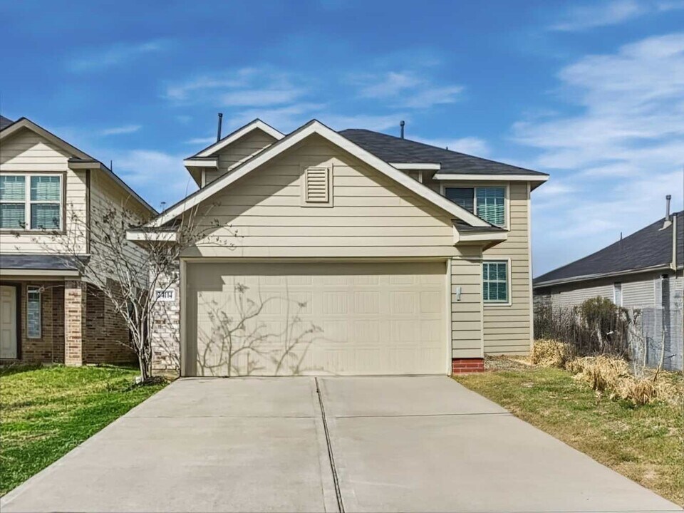 24114 Mustang Run Dr in Hockley, TX - Building Photo