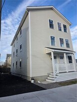 17 Bergen St in Providence, RI - Building Photo