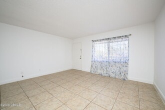 633 S Palmetto Ave in Daytona Beach, FL - Foto de edificio - Building Photo