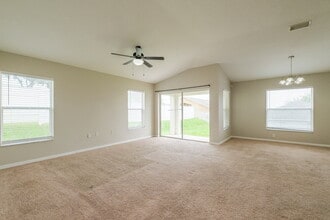 7608 Mt Laurel Dr in Zephyrhills, FL - Building Photo - Building Photo