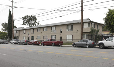 11420 Oxnard St in North Hollywood, CA - Building Photo - Building Photo