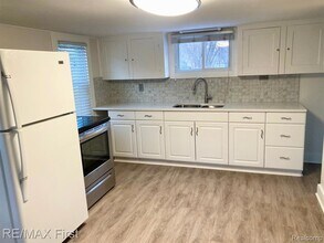 611 Fairgrove Ave in Royal Oak, MI - Building Photo - Building Photo