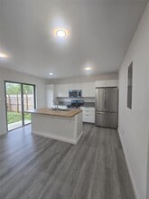 568 NW 7th St in Florida City, FL - Building Photo - Building Photo