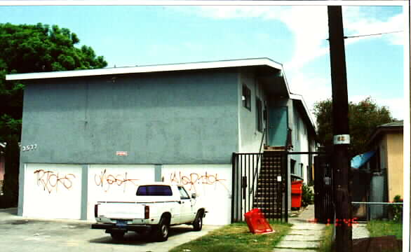 Sanborn Apartments in Lynwood, CA - Building Photo