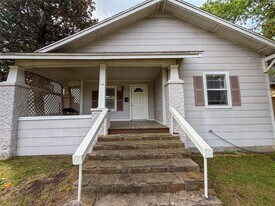 114 E Hull St in Denison, TX - Building Photo