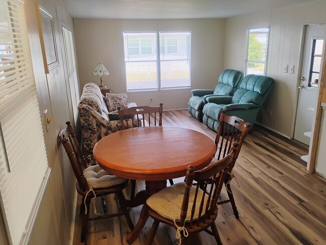 37112 Sandra Ave in Zephyrhills, FL - Building Photo - Building Photo