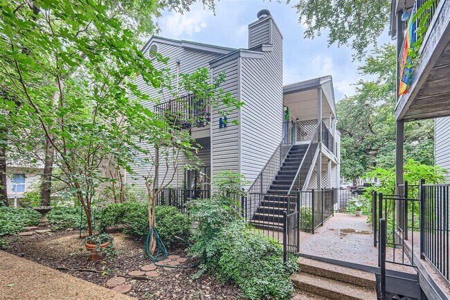 property at 802 S 1st St