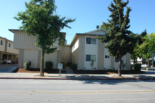 1640 Stokes St in San Jose, CA - Foto de edificio - Building Photo