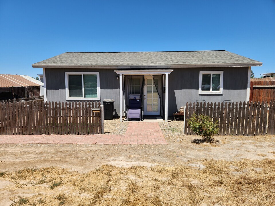 17180 Paula Rd in Madera, CA - Building Photo