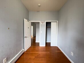 136-138 S 7th St, Unit 2R in Newark, NJ - Foto de edificio - Building Photo