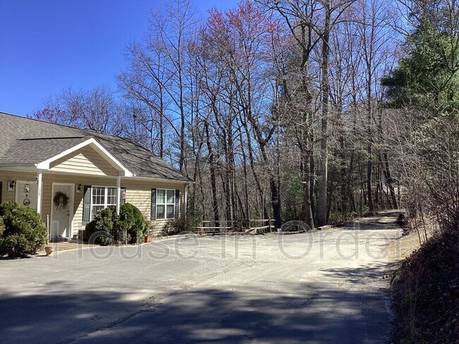 38 Lone Coyote Rdg in Fletcher, NC - Foto de edificio - Building Photo