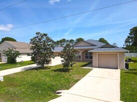 14 Buttonwood Ln in Palm Coast, FL - Building Photo