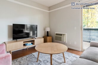 111 N Rengstorff Ave in Mountain View, CA - Foto de edificio - Building Photo