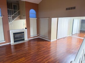 1042 Ridgefield Cir in Carol Stream, IL - Building Photo - Building Photo