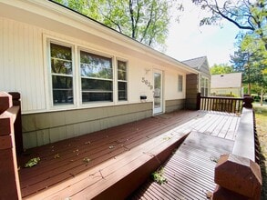 5639 Beverly Ave in Mission, KS - Building Photo - Building Photo