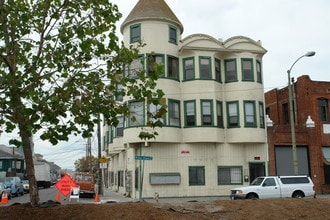 2505 San Pablo Ave in Oakland, CA - Building Photo - Building Photo