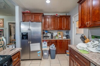 2703 Gates Ave in Redondo Beach, CA - Building Photo - Building Photo