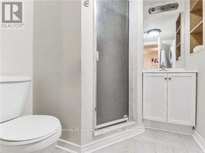 217 Flagstone Way in Newmarket, ON - Building Photo - Building Photo