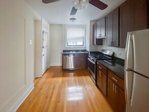 1950 W Wilson Ave, Unit 1944-2M in Chicago, IL - Foto de edificio - Building Photo