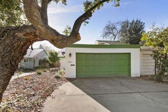 2042 E 8th St in Davis, CA - Building Photo - Building Photo