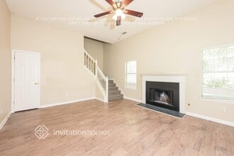 597 Lakewater View Dr in Stone Mountain, GA - Foto de edificio - Building Photo