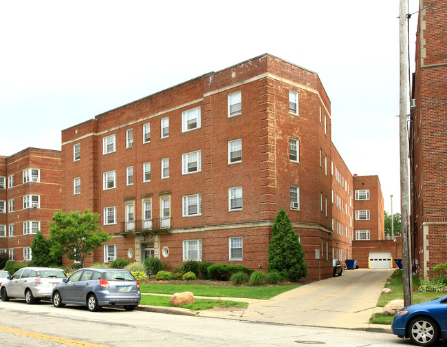 Shorehouse Apartments in Lakewood, OH - Building Photo - Building Photo